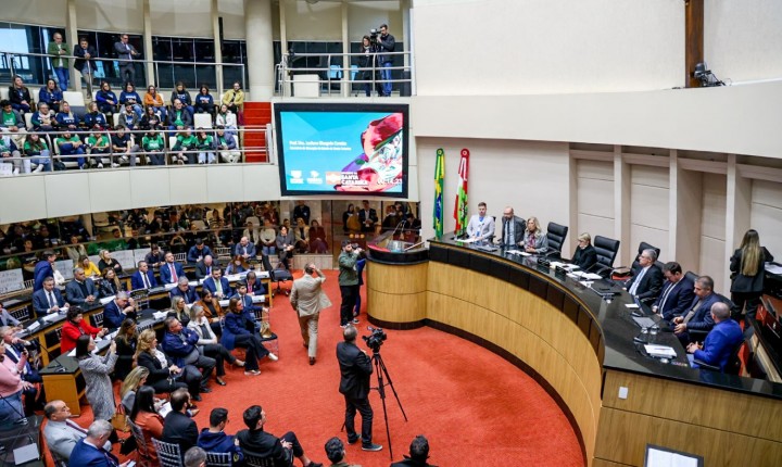 Universidade Gratuita muda vidas e mira 70 mil alunos