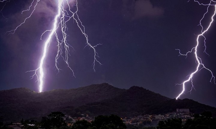 Quinta e sexta serão de alerta de temporais em SC