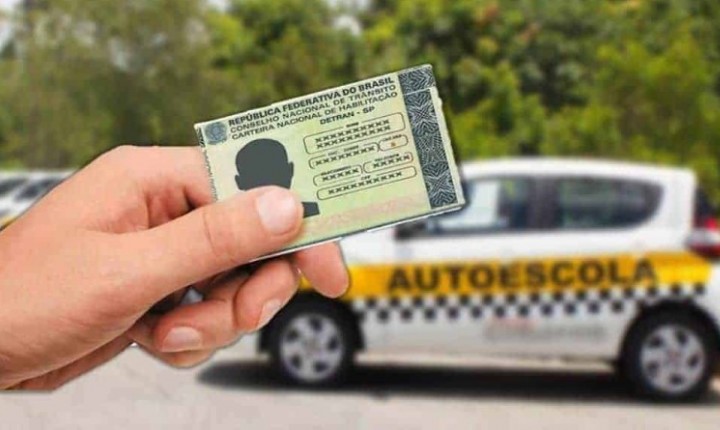 Autoescolas seguem obrigatórias, afirma deputada de SC