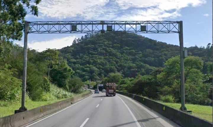 Bloqueio no túnel do Morro do Boi altera trânsito na BR-101
