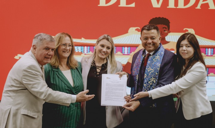 Jovens catarinenses terão estágios em indústrias chinesas