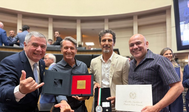 Dazaranha recebe comenda e reafirma legado cultural catarinense