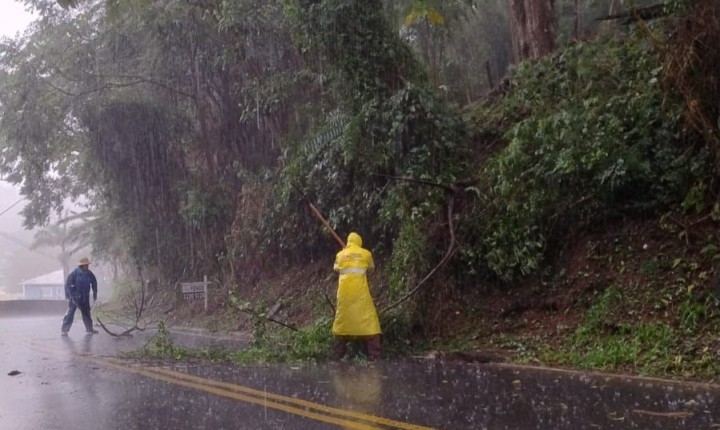 Chuva intensa expõe vulnerabilidades e alerta SC