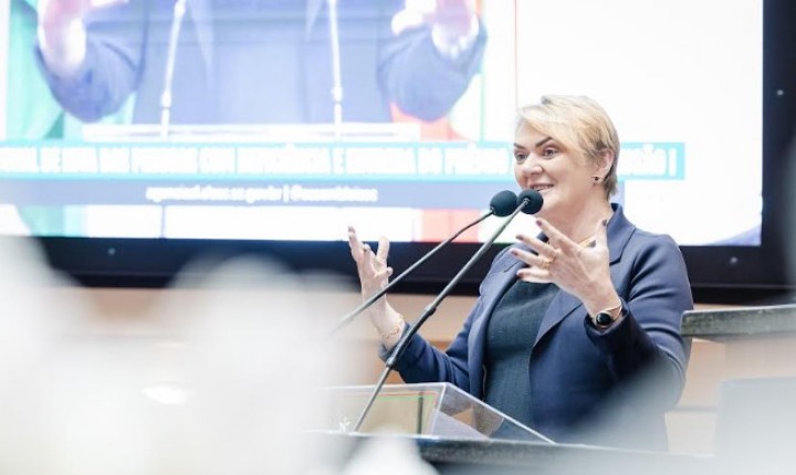 Luciane Carminatti lidera pautas sociais em 2025