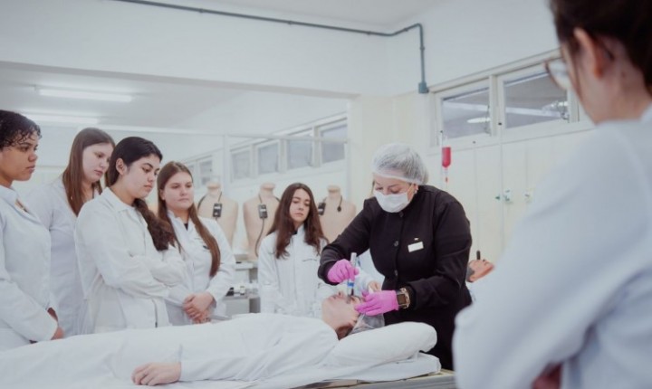 SC amplia apoio à graduação em 2025