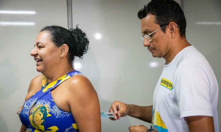 Primeira vacina brasileira contra a dengue começa a ser aplicada  