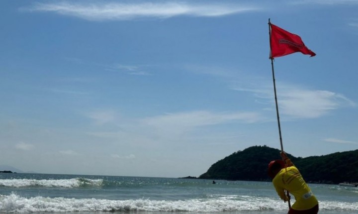 Bombeiros alertam para risco invisível nas praias de SC