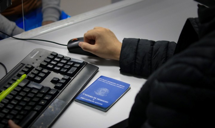 Mercado de trabalho abre mais de 9 mil vagas em SC