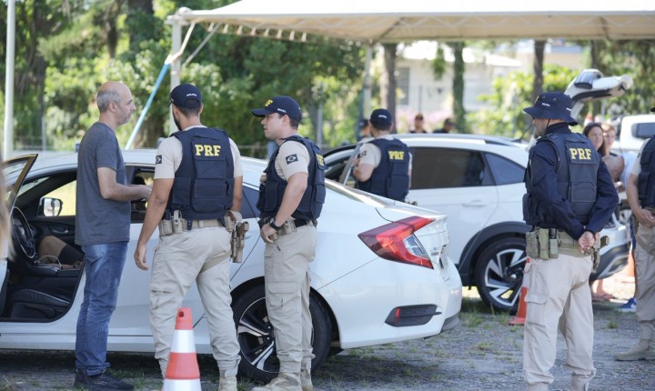 PRF SC mobiliza 300 agentes para o Carnaval 