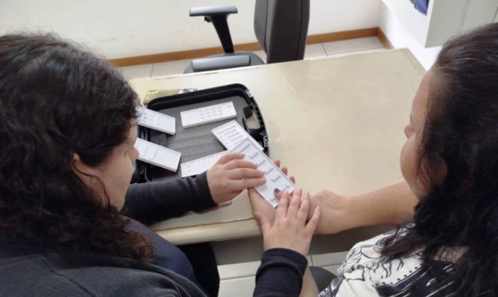 Estudantes de SC criam telas para cegos