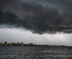 Nova frente fria provoca temporais em SC