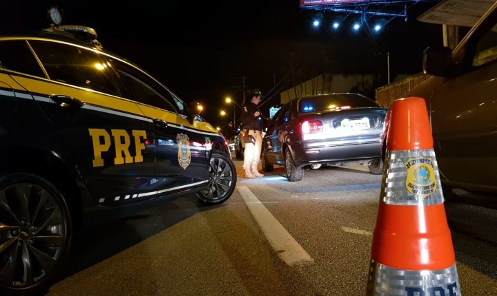 PRF SC reforça fiscalização nas rodovias durante Finados