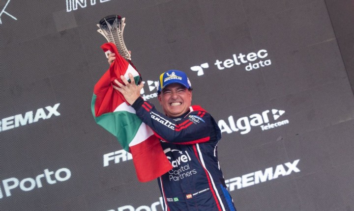 AUTO IMAGEM : Gaidzinski sobe ao pódio duplo em Interlagos