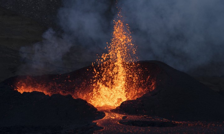 LITERATURA: A casca da palavra, por Luzia Almeida