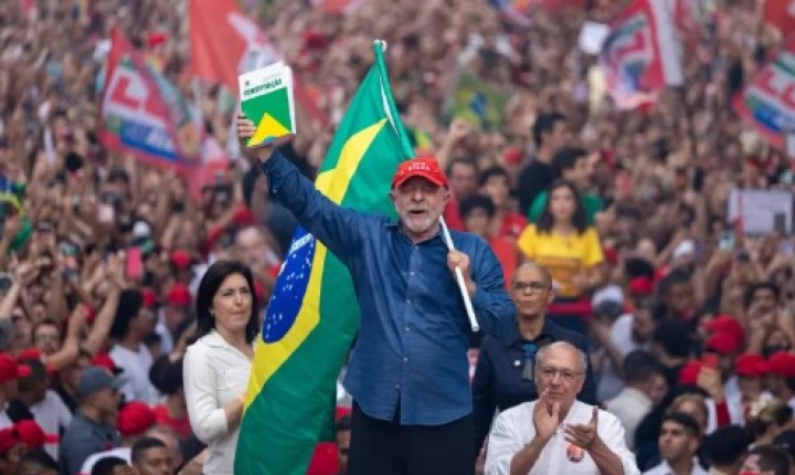 ELEIÇÕES 2026: Presidente Lula é reeleito em virada histórica