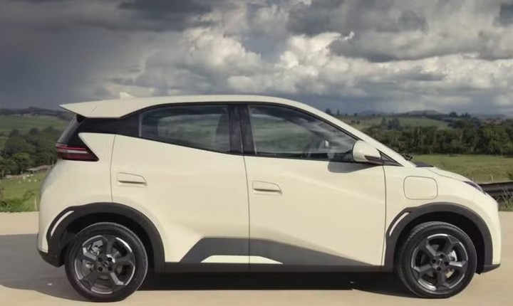 Elétrico líder do Brasil mantém preço melhor que hatch popular