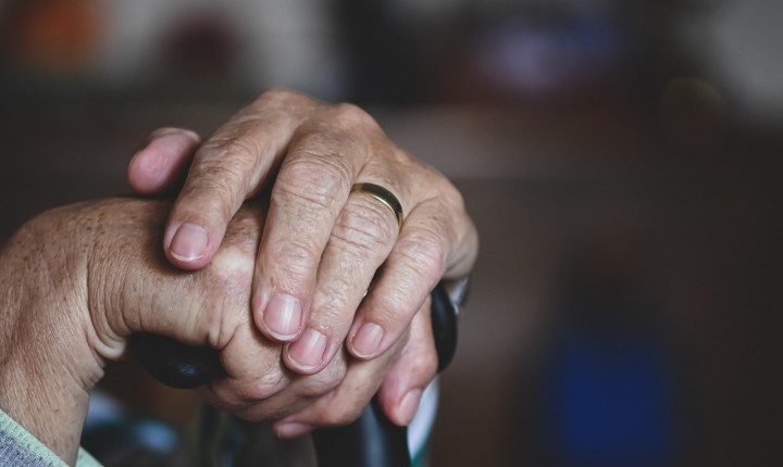 Pele madura exige atenção redobrada para prevenir feridas