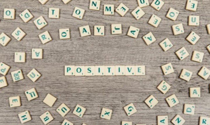 O poder oculto da linguagem sobre a longevidade