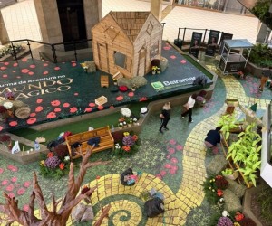 Beiramar Shopping transforma vão central em Mundo Mágico