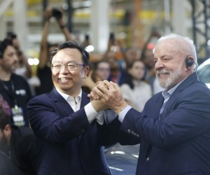 BYD inaugura fábrica de R$ 5 bilhões com promessa de eletrificação e empregos