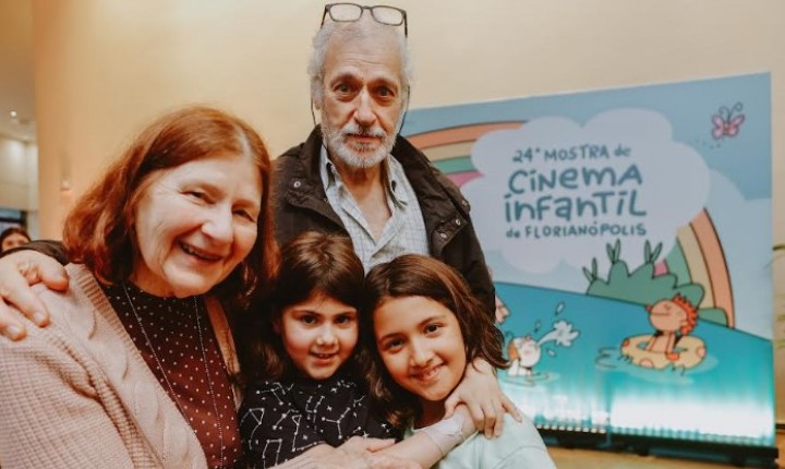 Cinema une avós e netos em sessão especial