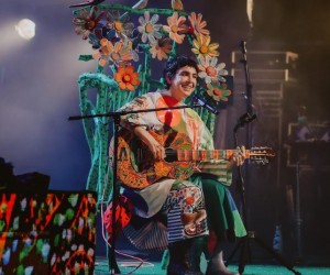 Adriana Calcanhotto emociona público em Floripa