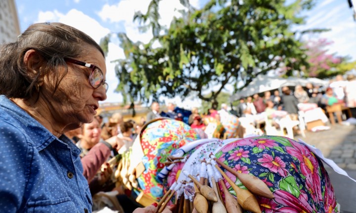Floripa celebra tradição das rendeiras e rendeiros