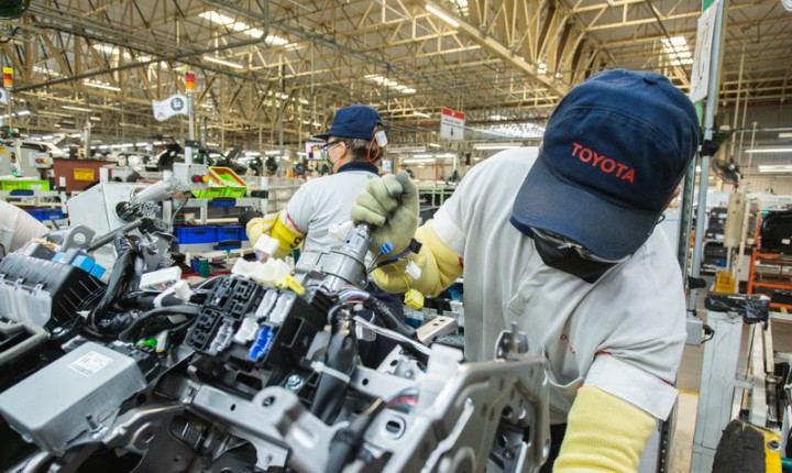 Fábricas da Toyota voltam à ativa com motores importados