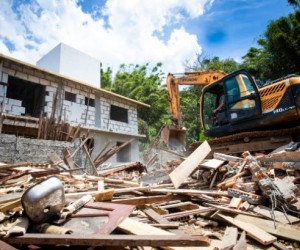 Fiscalização remove novas construções irregulares no Sul da Ilha