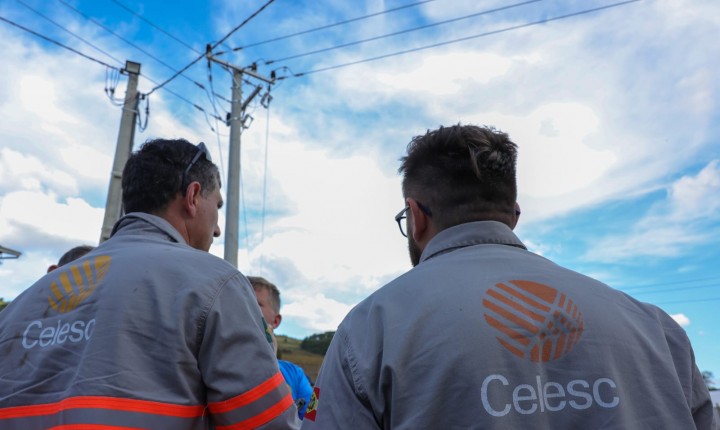 Limpeza de vegetação muda rotina na SC-406