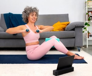 Exercícios em casa fortalecem independência na terceira idade