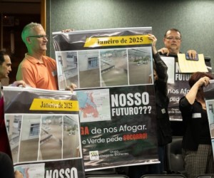 Moradores pressionam governo por solução na SC-401