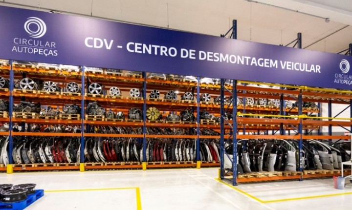 Stellantis consolida modelo circular com desmontagem de veículos