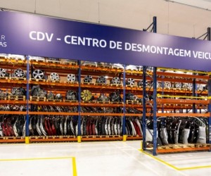 Stellantis consolida modelo circular com desmontagem de veículos