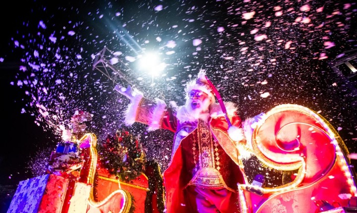 Desfile de Natal reúne 40 mil na Beira-Mar