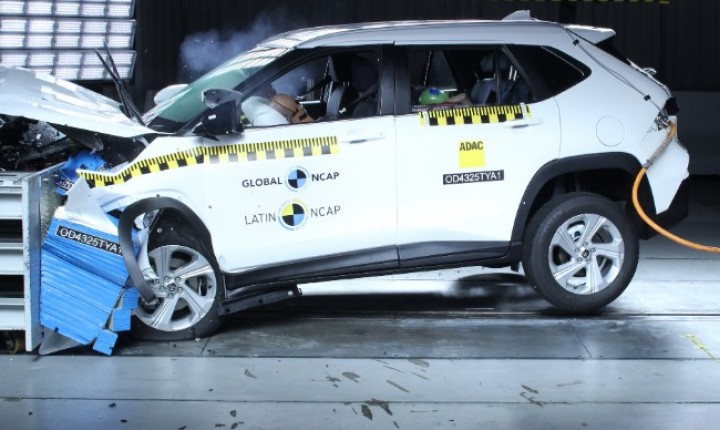 Yaris Cross recebe duas estrelas em teste de segurança