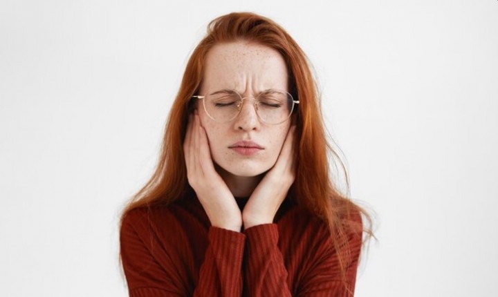 Estresse de fim de ano agrava casos de bruxismo