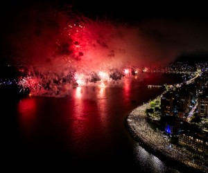 Réveillon reúne mais de 700 mil pessoas, tem fogos silenciosos e espetáculo na Ponte Hercílio Luz