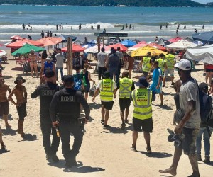 Arrastão da Legalidade apreende mais de 500 itens em praia de Floripa