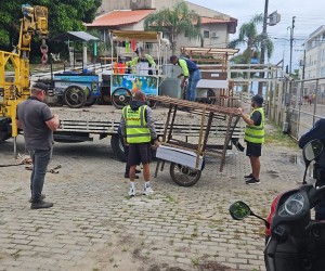 Operação na orla apreende 54 carrinhos em Canasvieiras