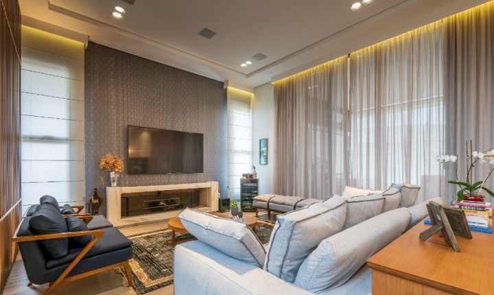 Guia prático ajuda a escolher persianas para sala