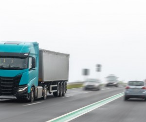 O risco invisível ao lado dos caminhões