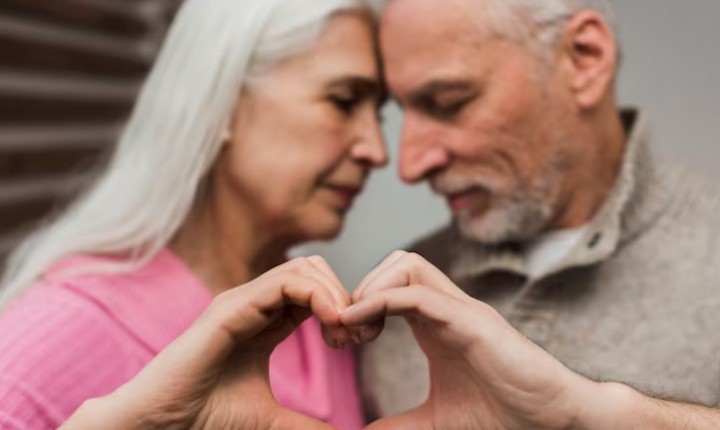 Amor maduro redefine relacionamentos após os 50