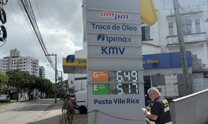 Procon pressiona e postos baixam preço da gasolina