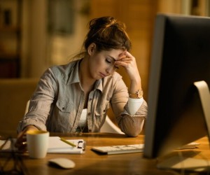 Saúde mental feminina reflete carga desigual no lar