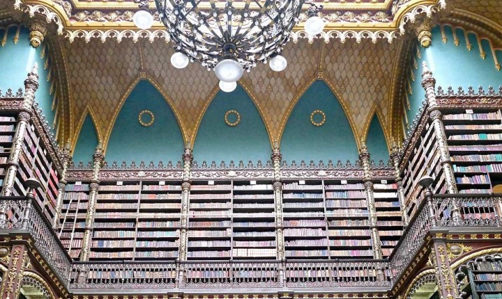 Viajando entre linhas... Por André Vasconcelos