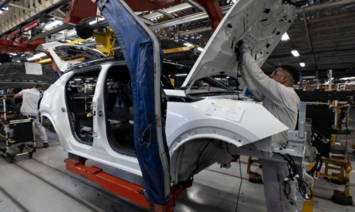 Crise na Argentina leva Stellantis a cortes