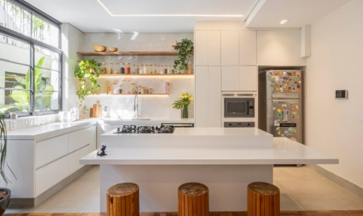Cozinha em L ganha espaço nos projetos