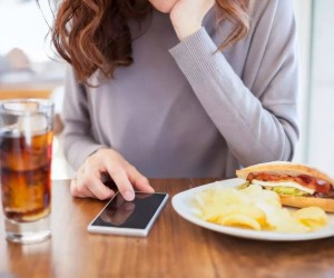 O impacto da rotina na alimentação, por Gabriela Morateli