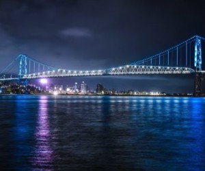 Ponte Hercílio Luz completa 100 anos com novo visual